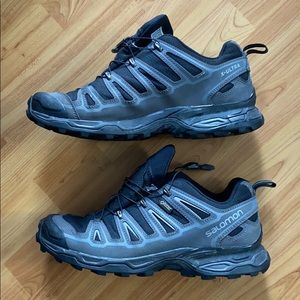 Salomon goretex hiking shoes low size 9.5